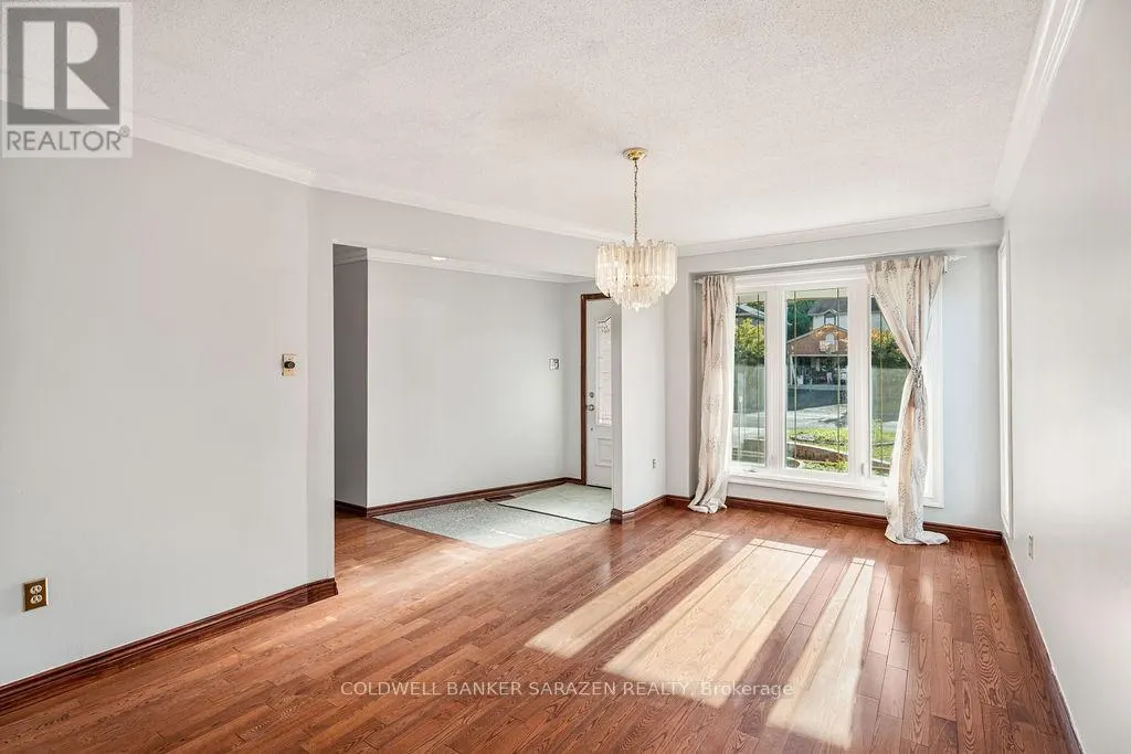 121 TOPLEY CRESCENT