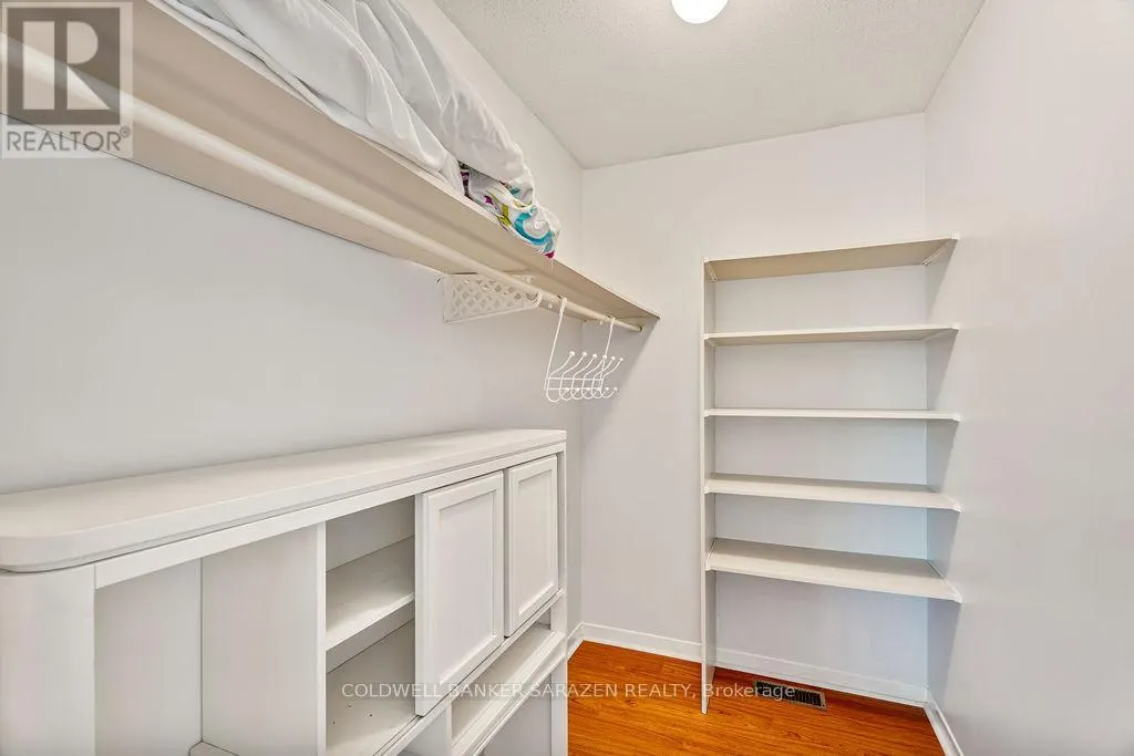121 TOPLEY CRESCENT