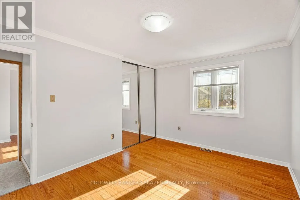 121 TOPLEY CRESCENT