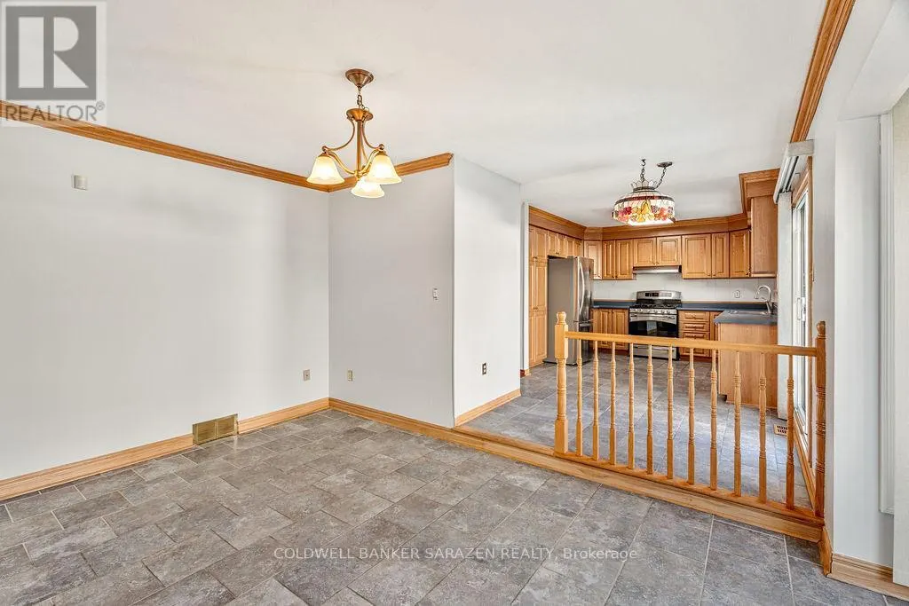 121 TOPLEY CRESCENT