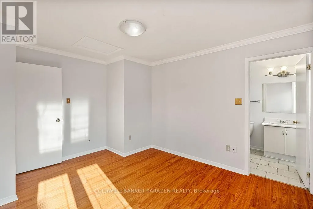 121 TOPLEY CRESCENT