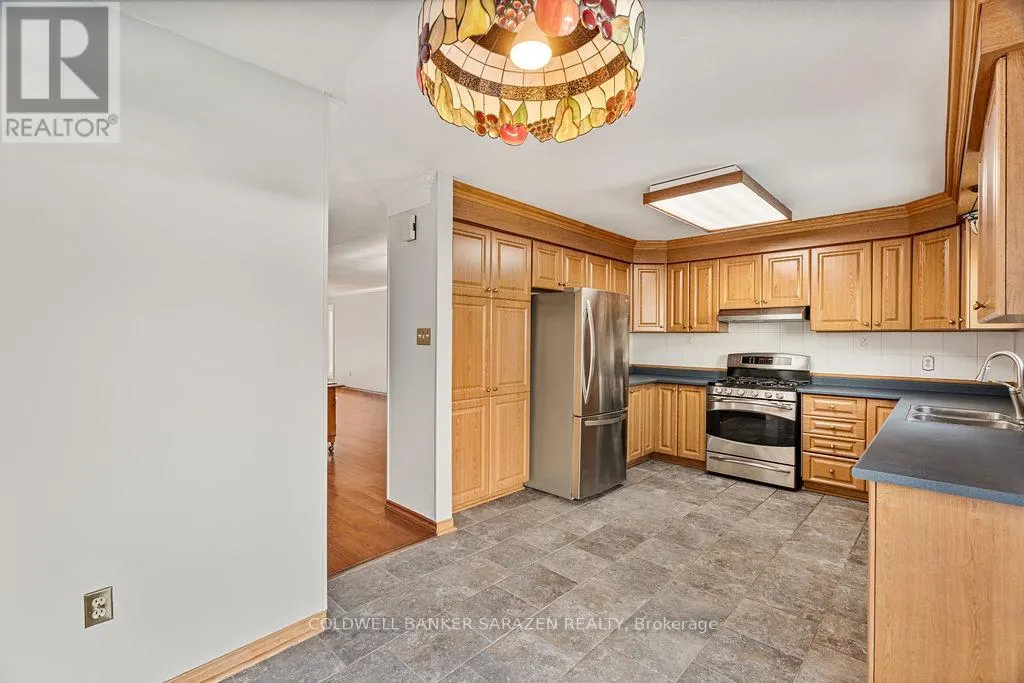 121 TOPLEY CRESCENT