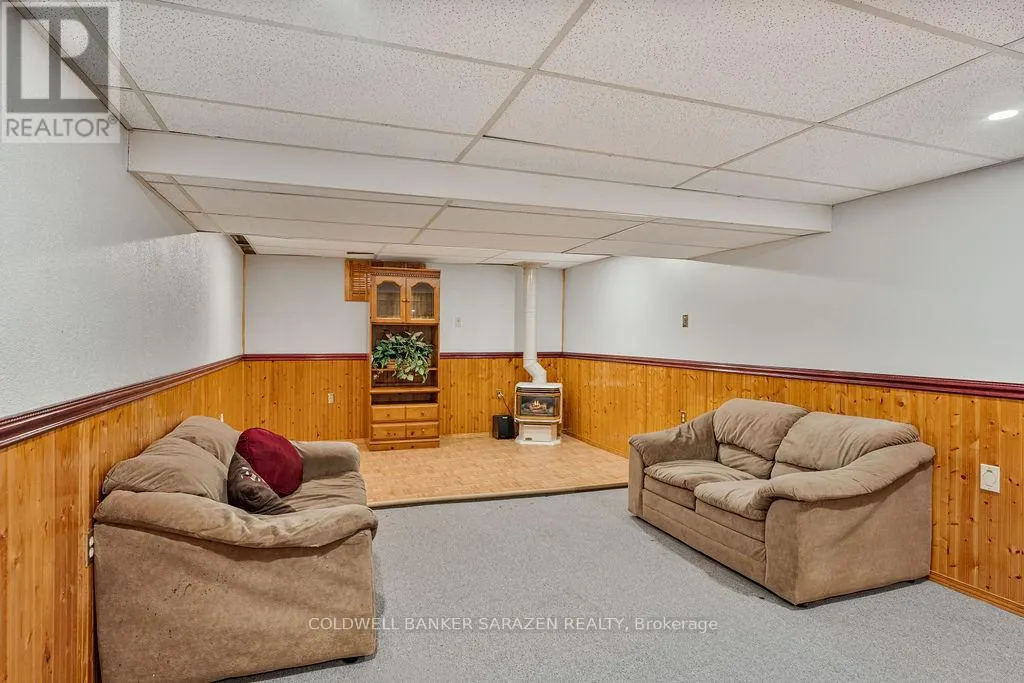 121 TOPLEY CRESCENT