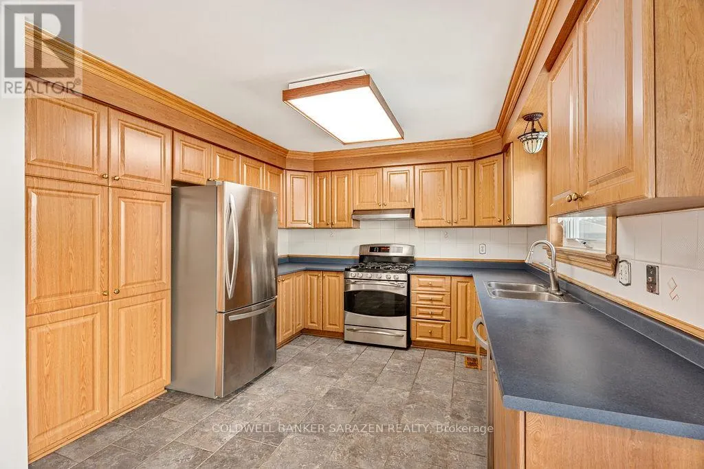 121 TOPLEY CRESCENT