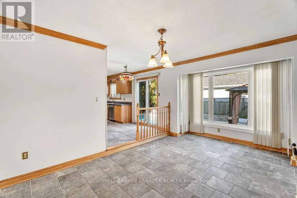 121 TOPLEY CRESCENT