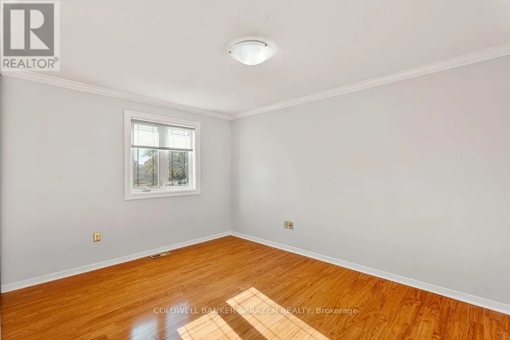 121 TOPLEY CRESCENT