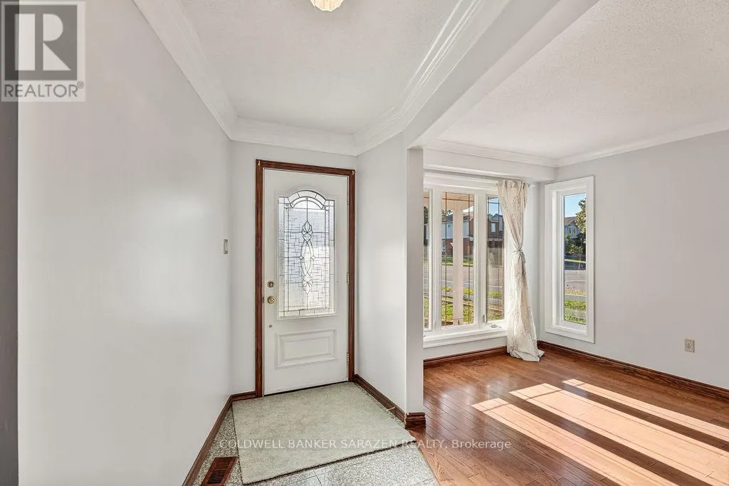 121 TOPLEY CRESCENT