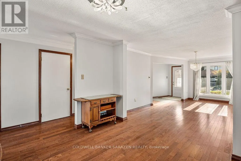 121 TOPLEY CRESCENT