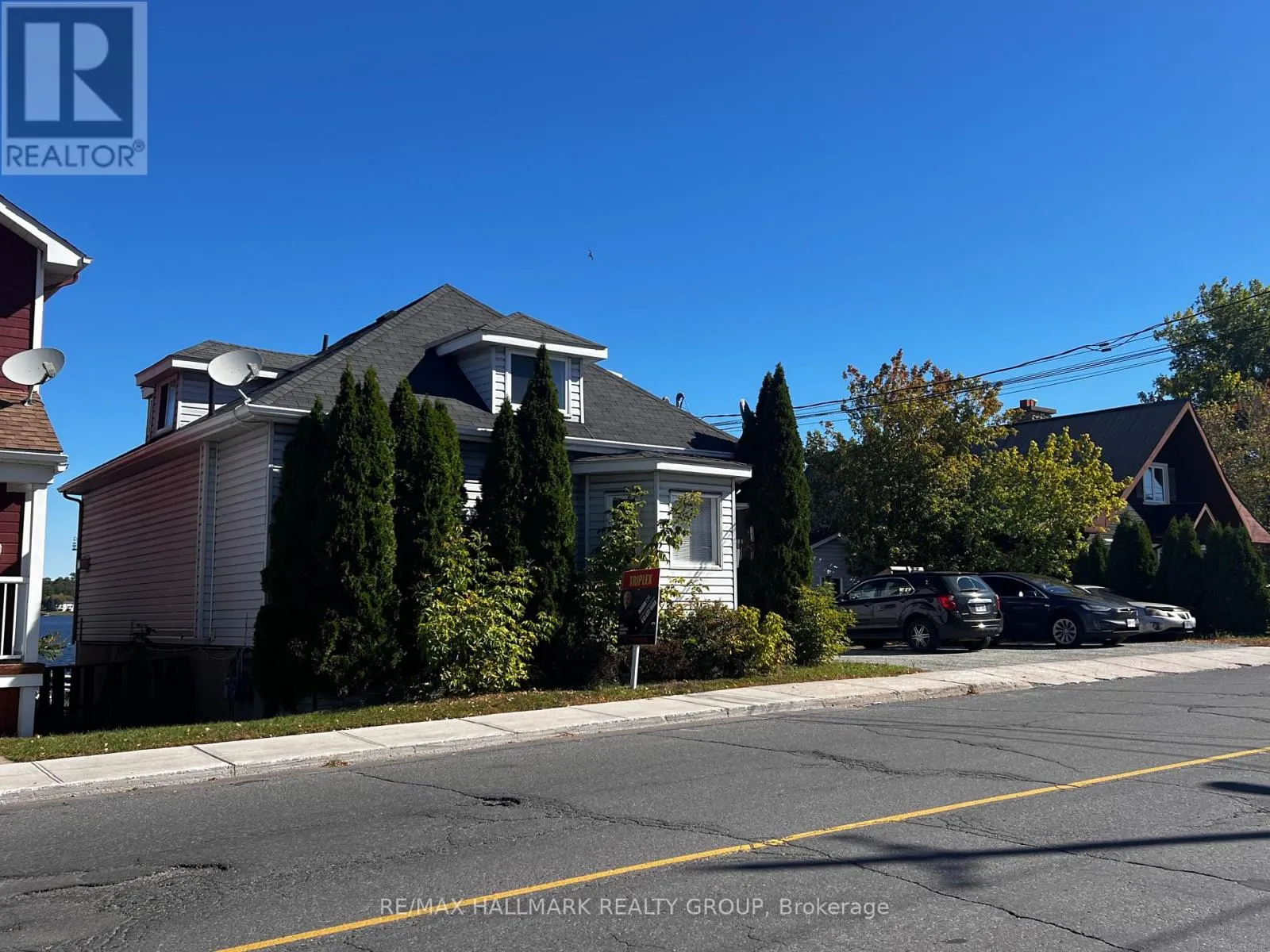 1109-1111 MAIN STREET E