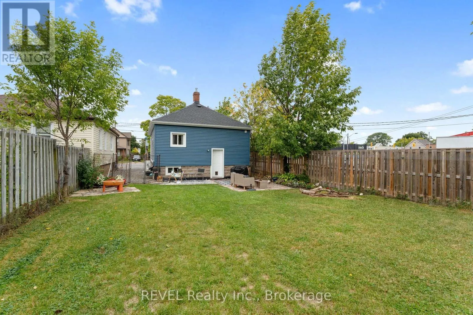 18 CROWLAND AVENUE