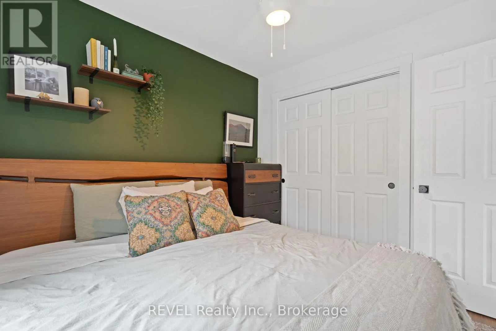 18 CROWLAND AVENUE