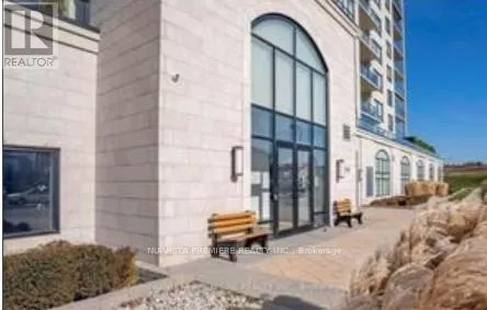 813 - 240 VILLAGEWALK BOULEVARD, #813