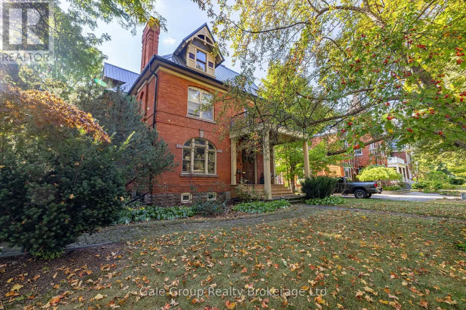 105 VANSITTART AVENUE