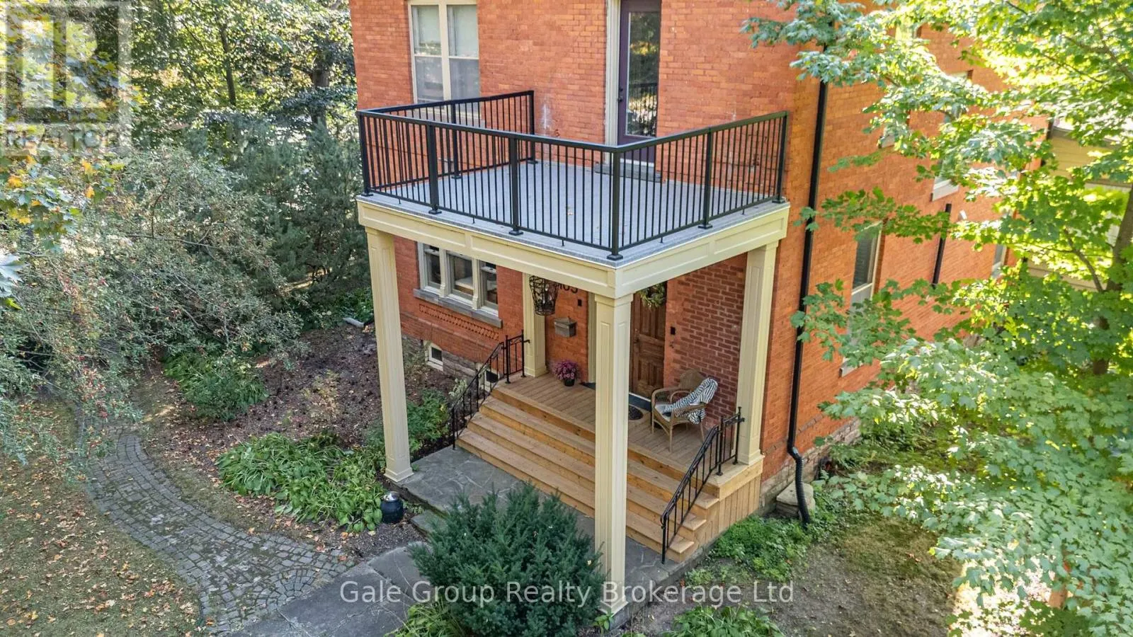 105 VANSITTART AVENUE