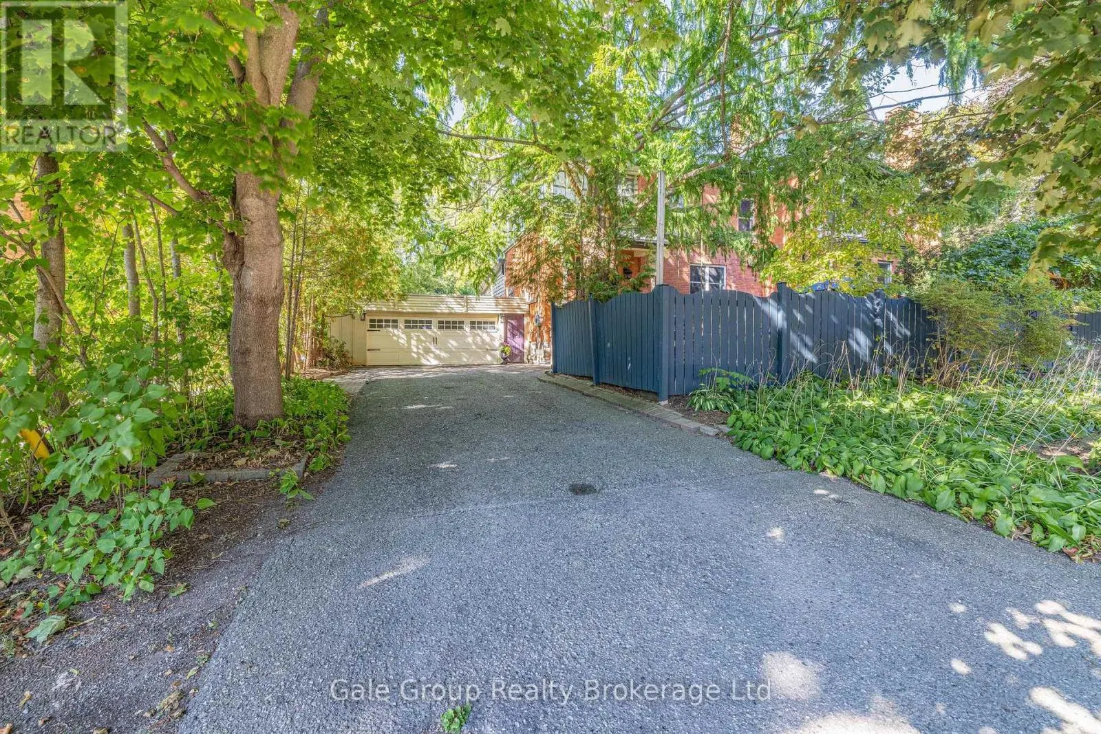 105 VANSITTART AVENUE
