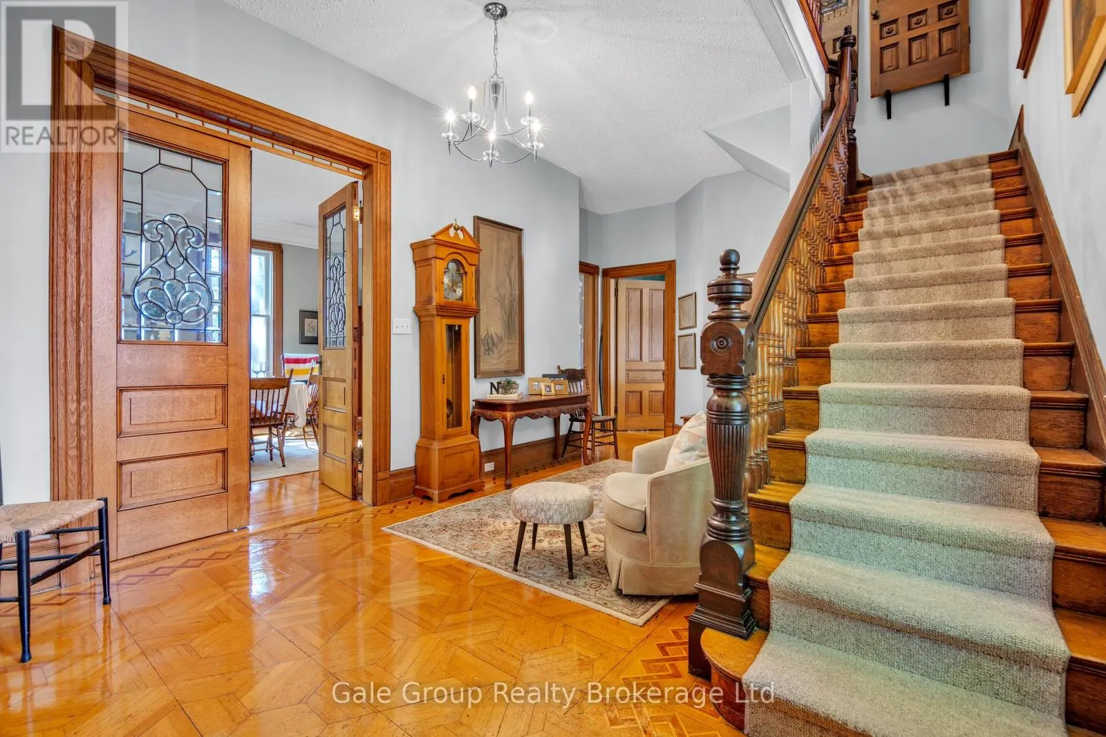 105 VANSITTART AVENUE