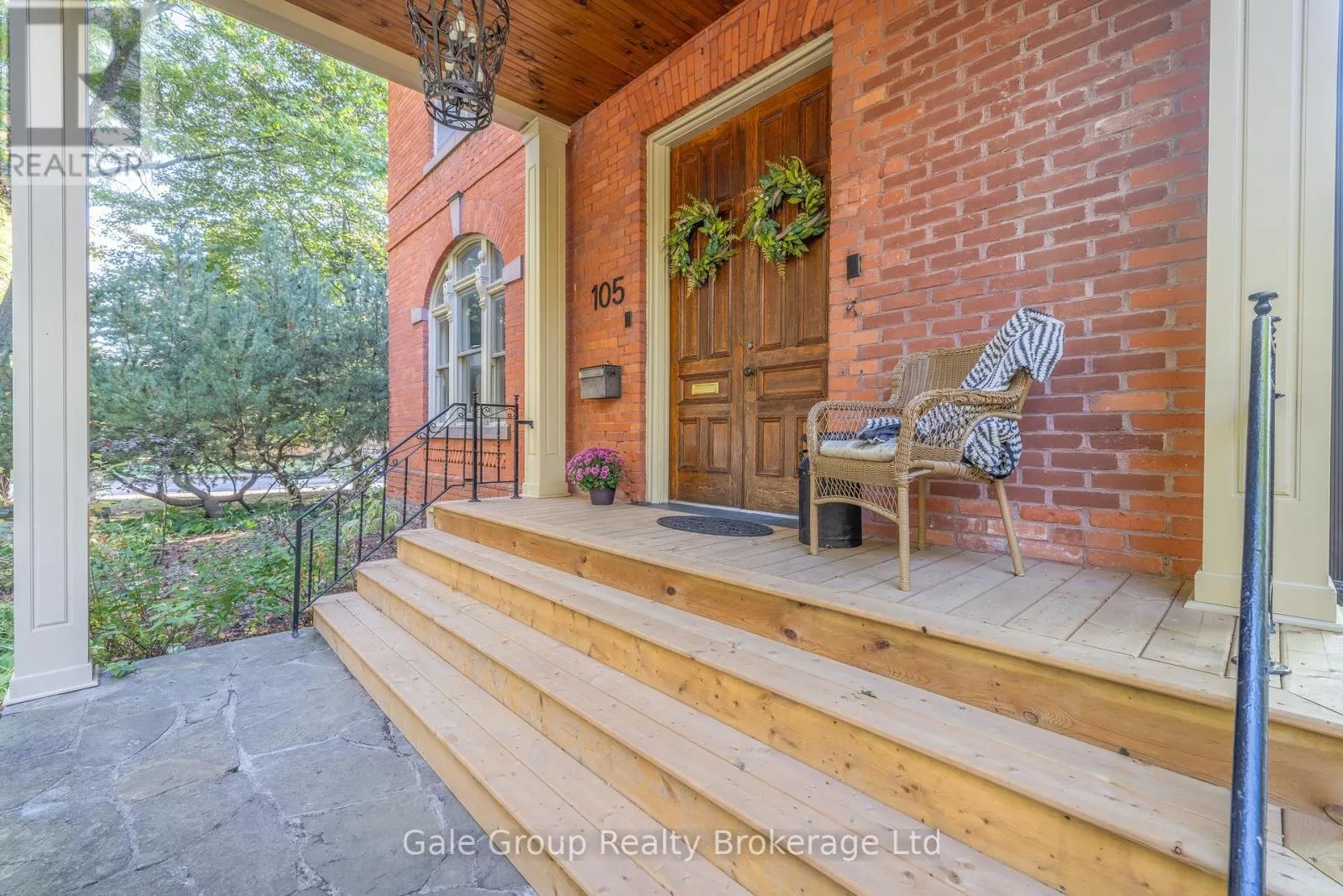105 VANSITTART AVENUE