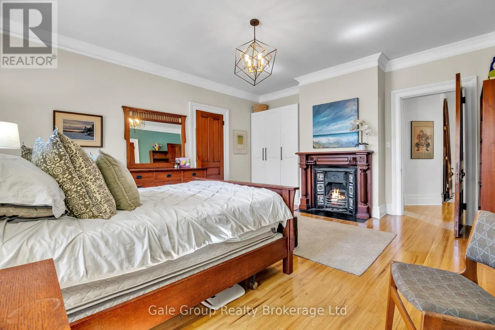 105 VANSITTART AVENUE