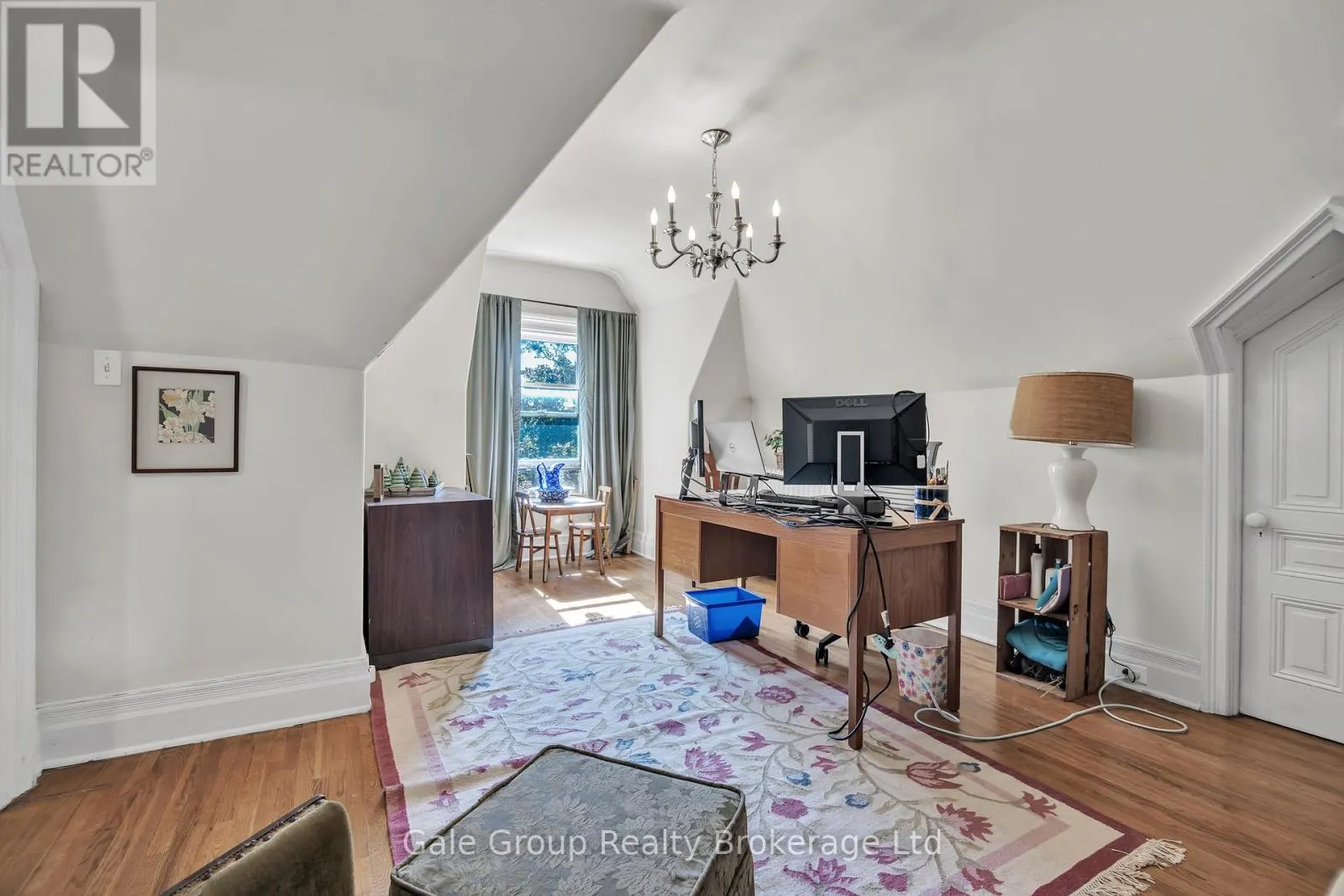 105 VANSITTART AVENUE