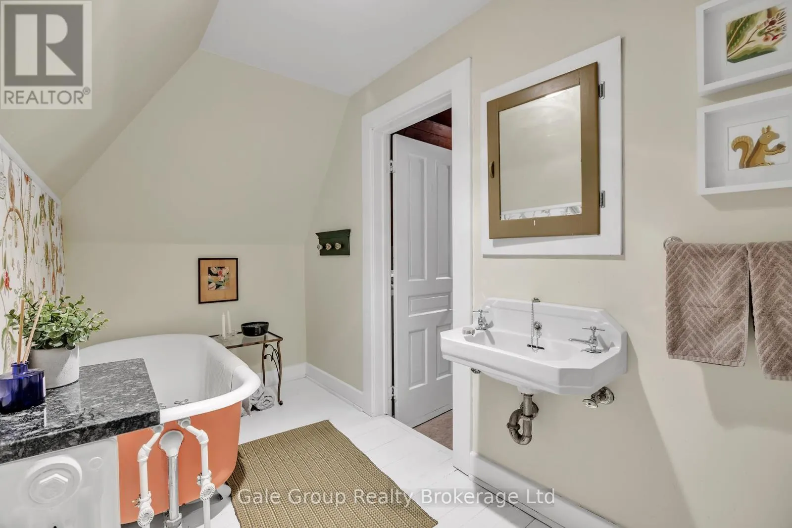 105 VANSITTART AVENUE