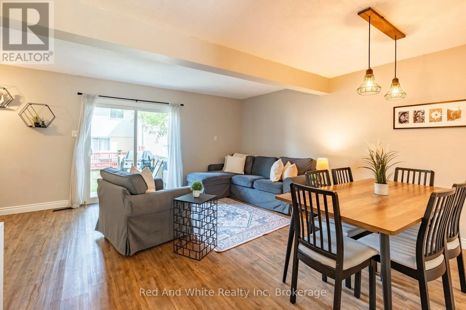 3 - 255 NORTHLAKE DRIVE, #3