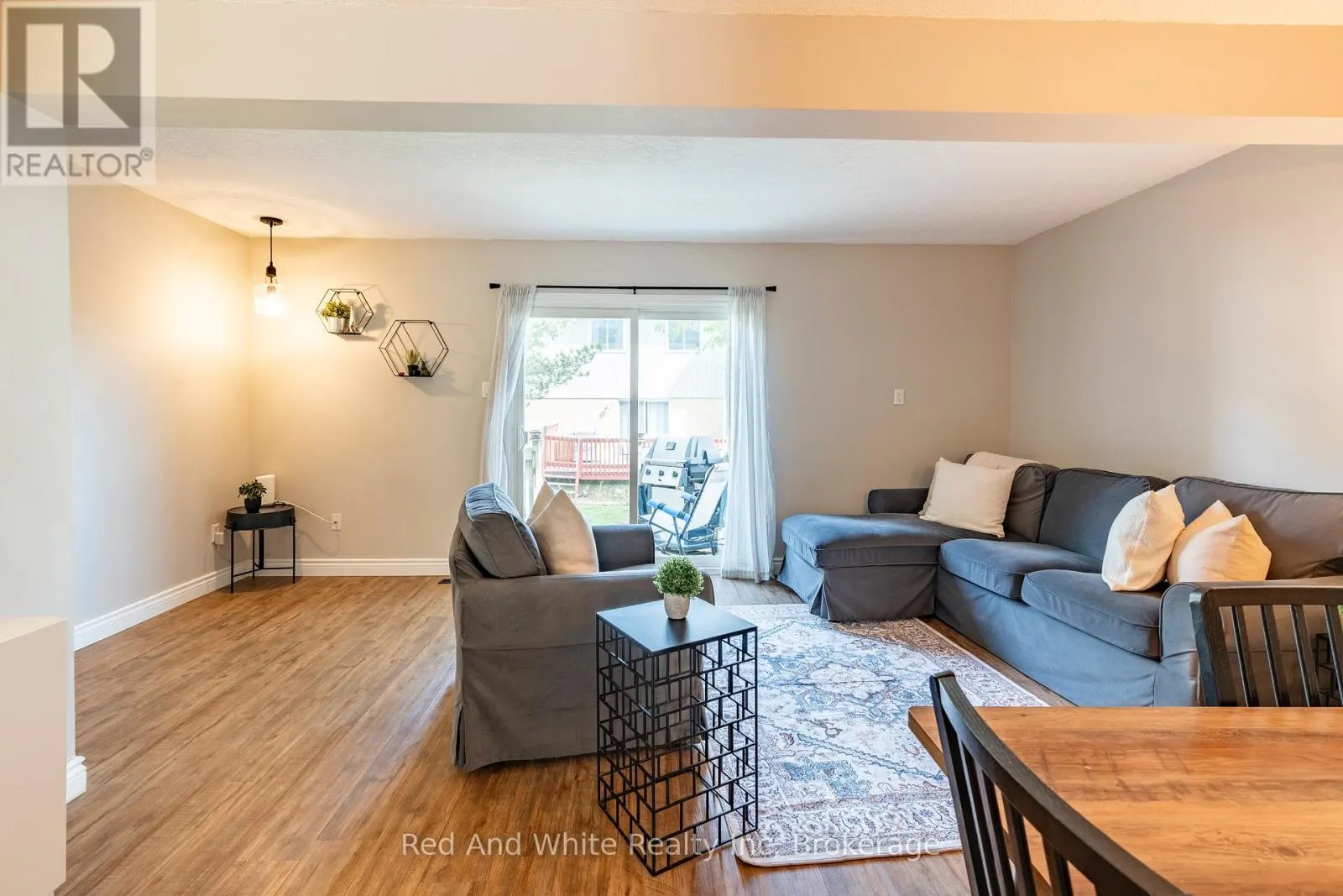 3 - 255 NORTHLAKE DRIVE, #3