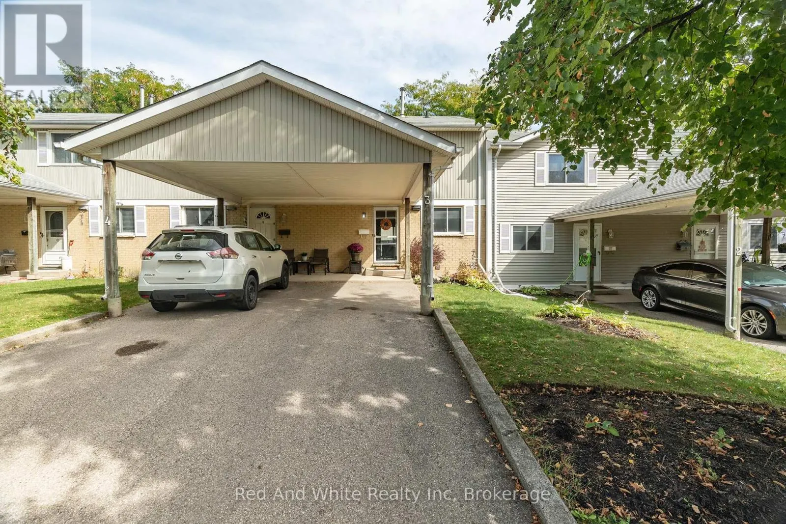 3 - 255 NORTHLAKE DRIVE, #3