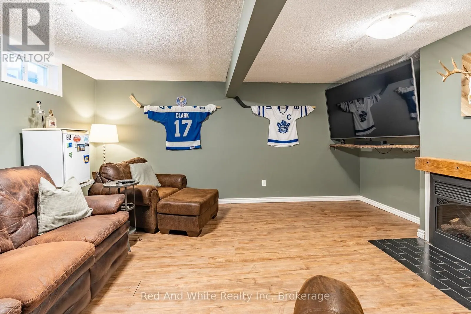 3 - 255 NORTHLAKE DRIVE, #3