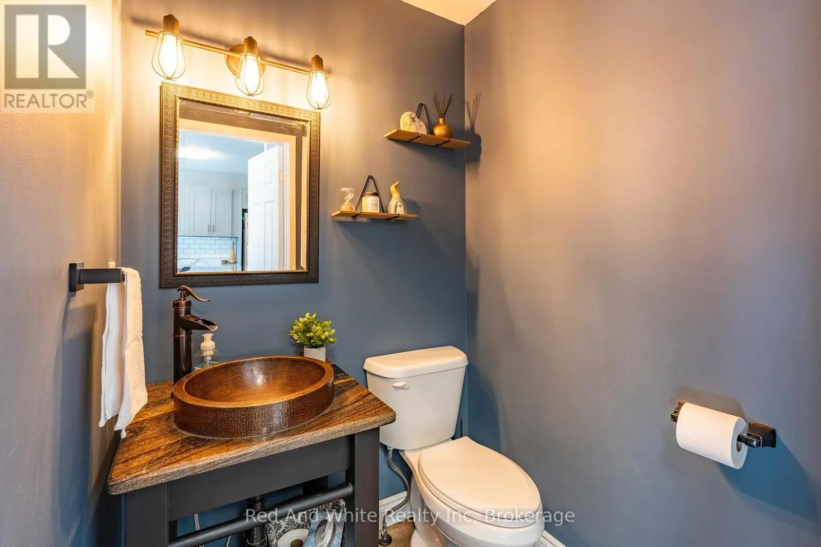 3 - 255 NORTHLAKE DRIVE, #3