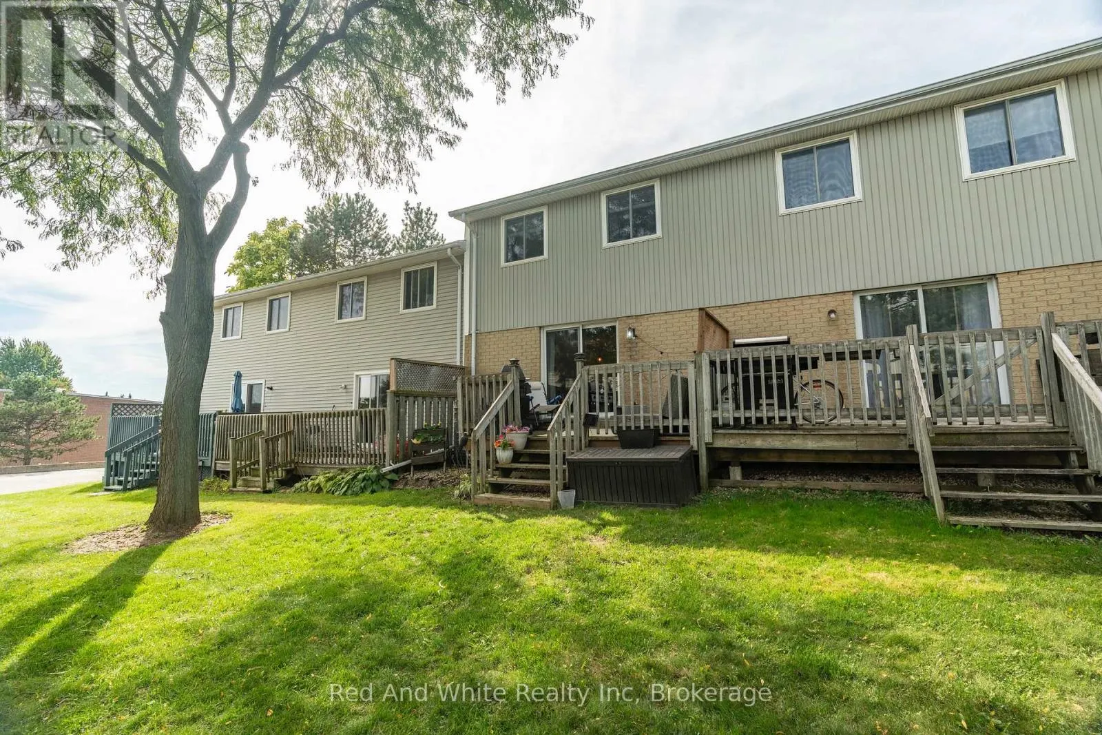 3 - 255 NORTHLAKE DRIVE, #3