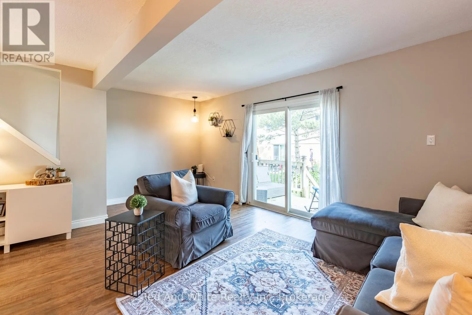 3 - 255 NORTHLAKE DRIVE, #3