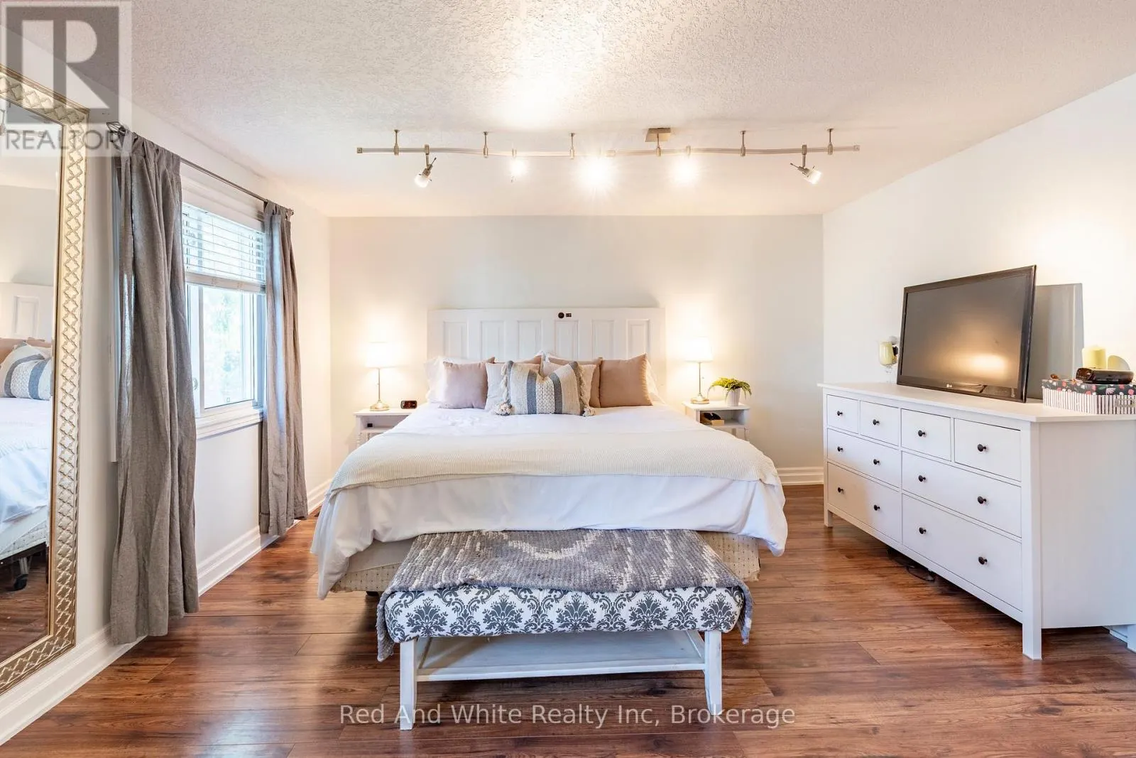 3 - 255 NORTHLAKE DRIVE, #3