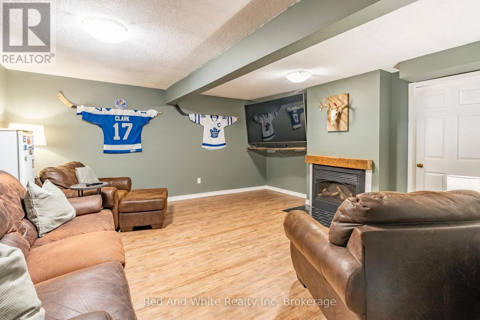 3 - 255 NORTHLAKE DRIVE, #3