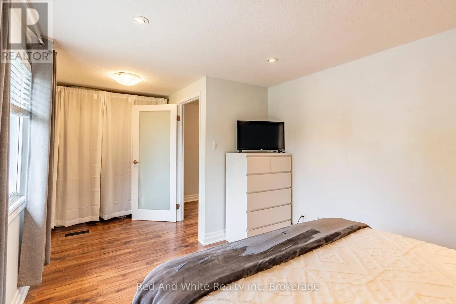 3 - 255 NORTHLAKE DRIVE, #3