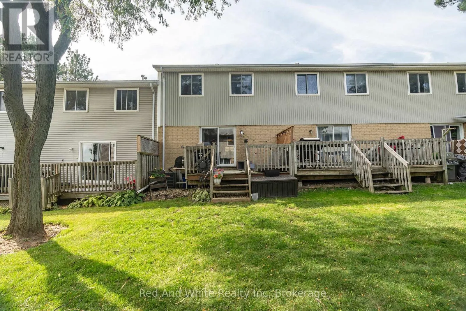 3 - 255 NORTHLAKE DRIVE, #3