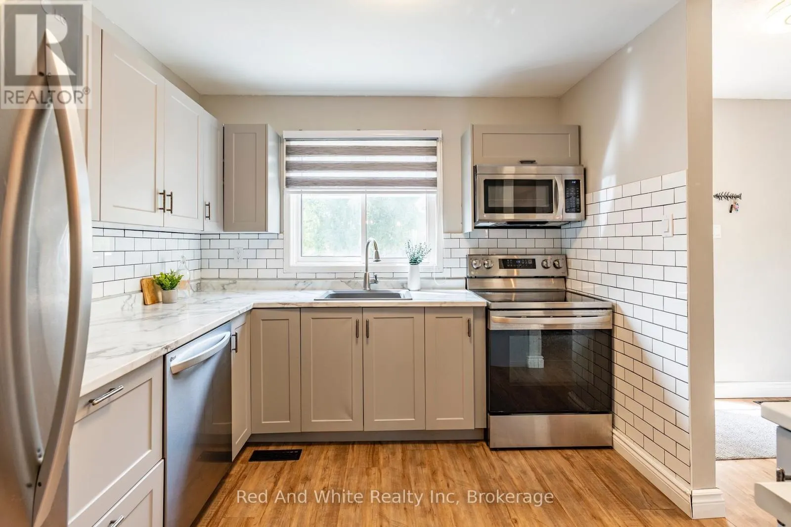 3 - 255 NORTHLAKE DRIVE, #3