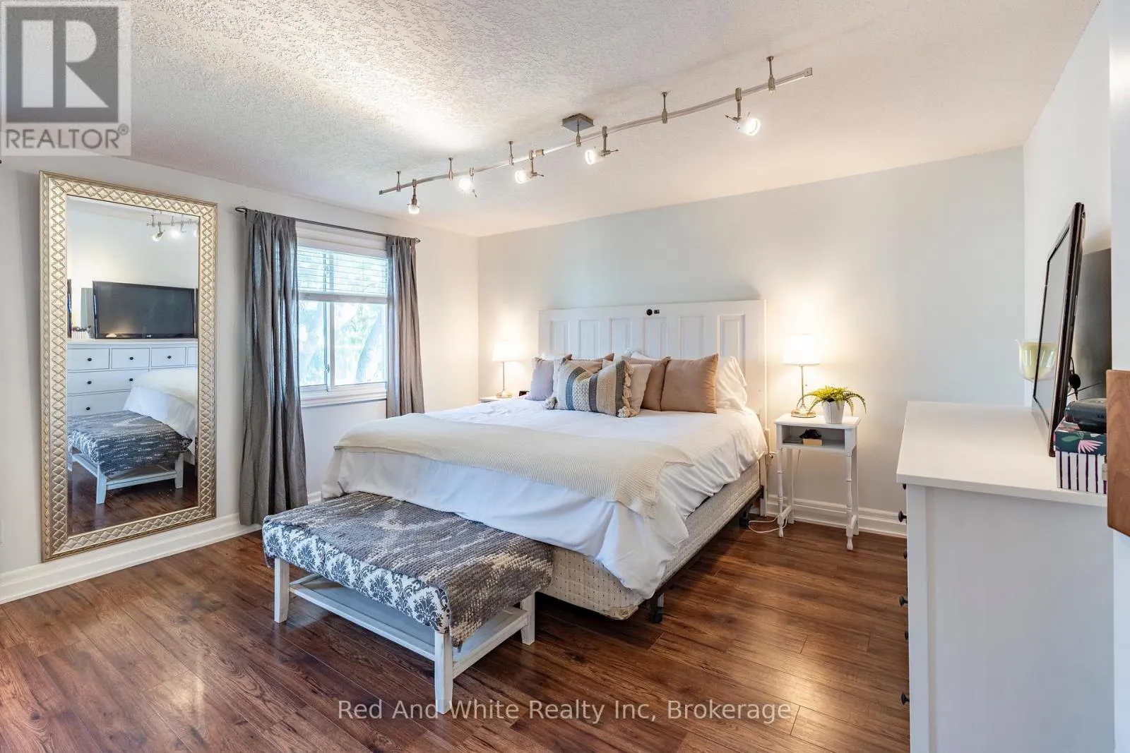 3 - 255 NORTHLAKE DRIVE, #3