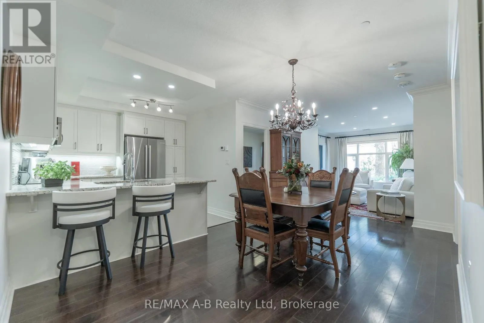 111 - 255 JOHN STREET N, #111