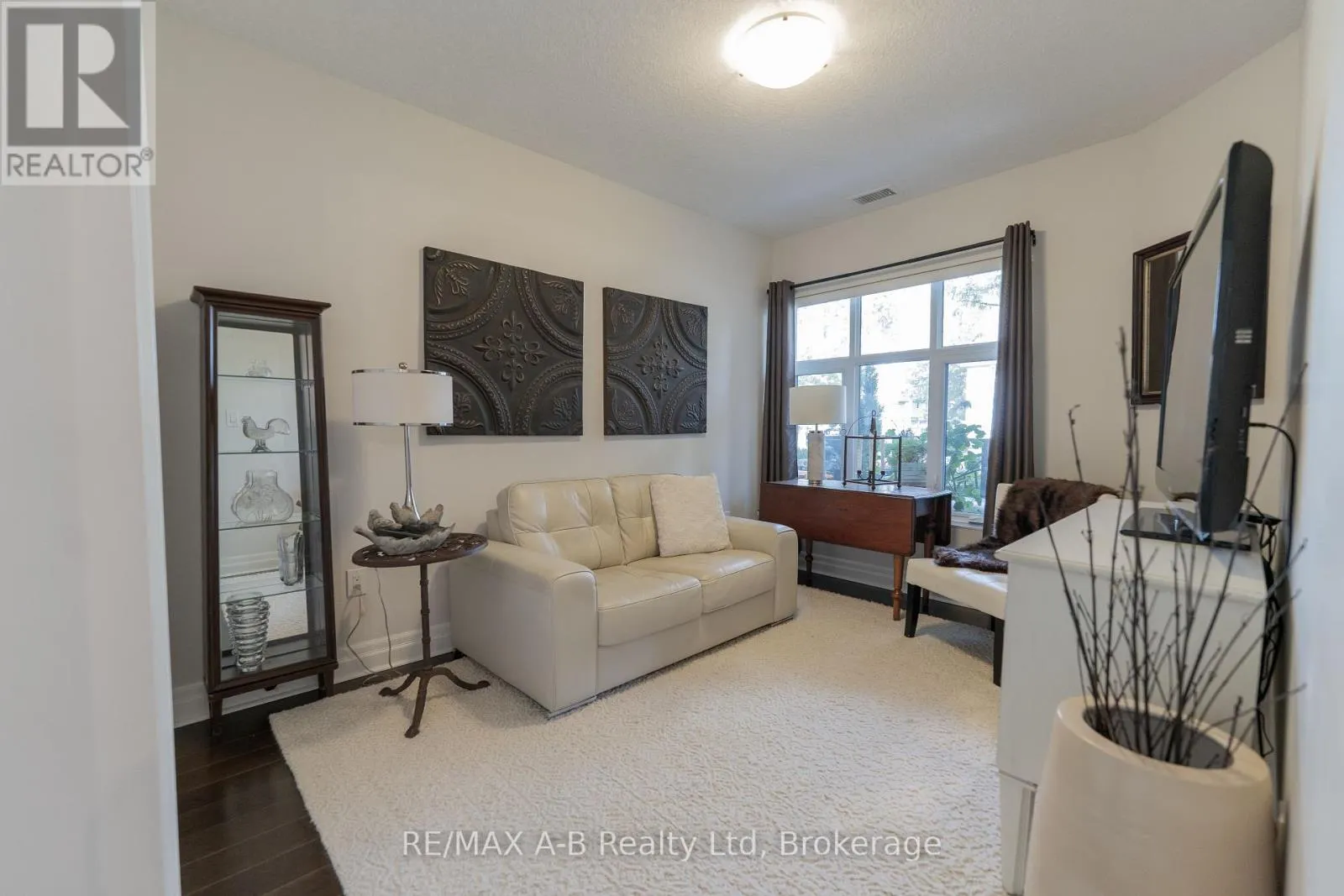 111 - 255 JOHN STREET N, #111