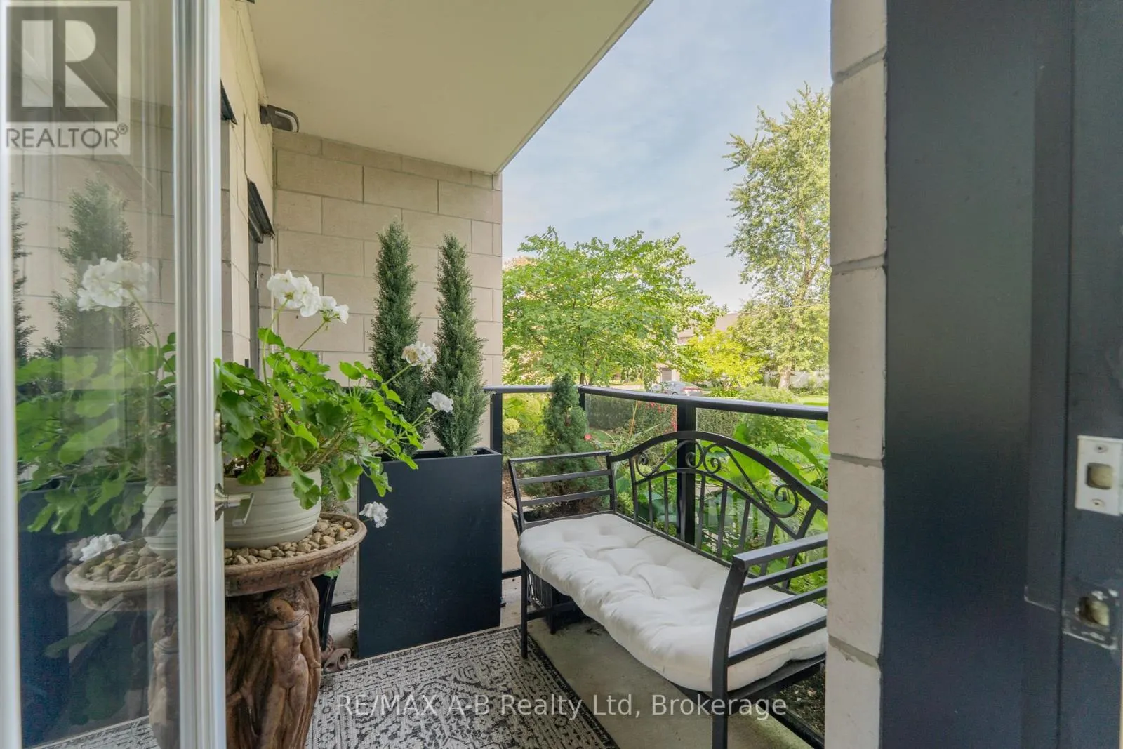 111 - 255 JOHN STREET N, #111