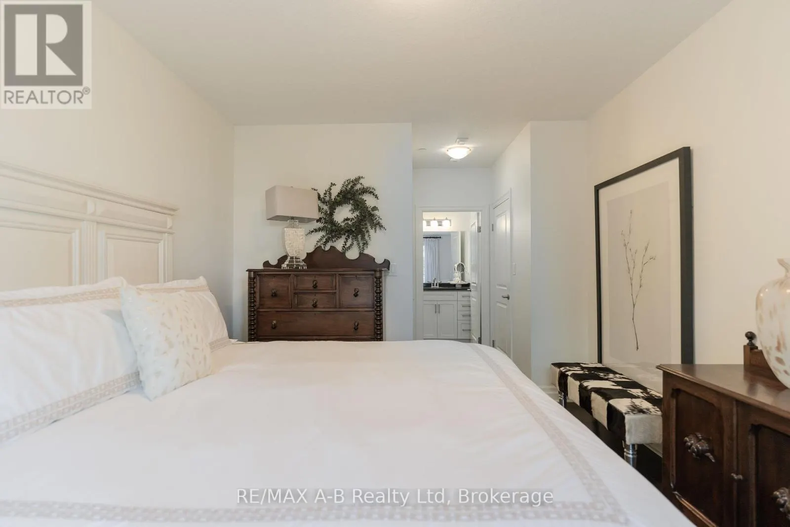 111 - 255 JOHN STREET N, #111