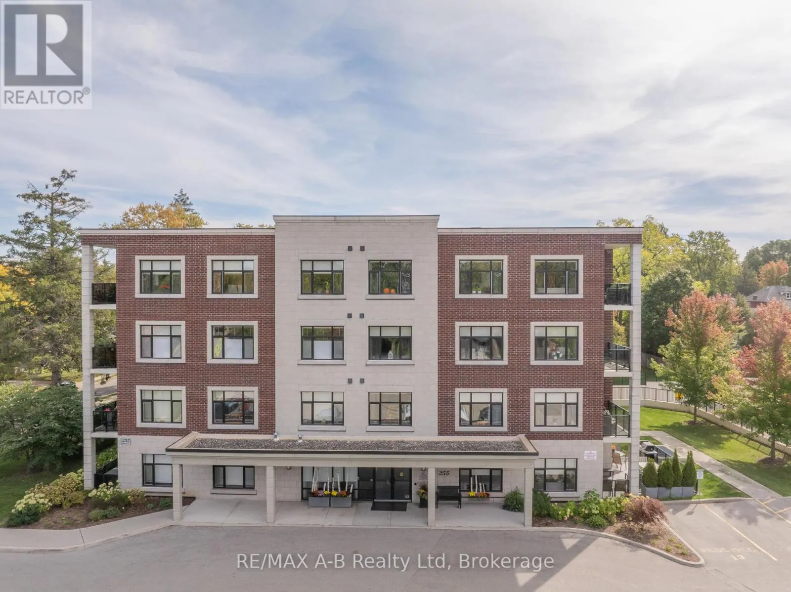 111 - 255 JOHN STREET N, #111