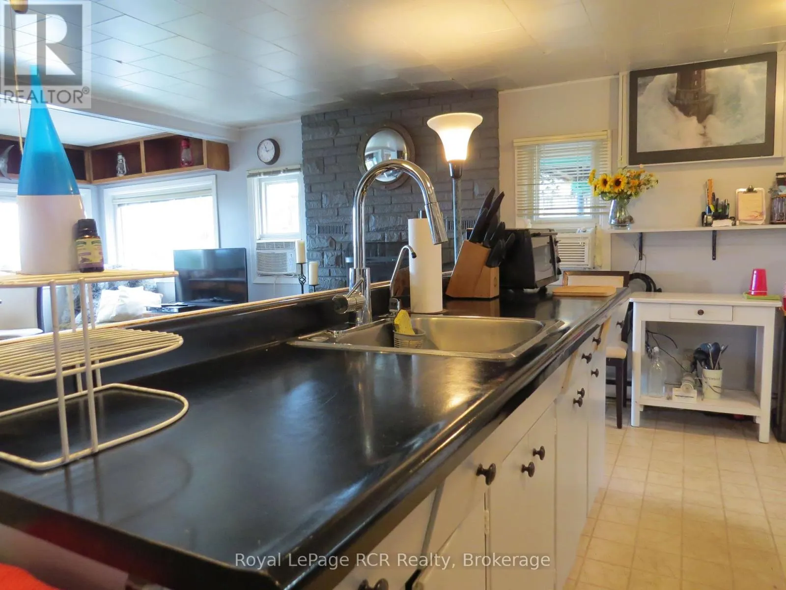 9 LAKESHORE BOULEVARD S
