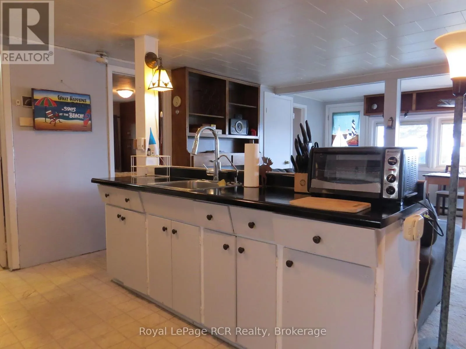 9 LAKESHORE BOULEVARD S
