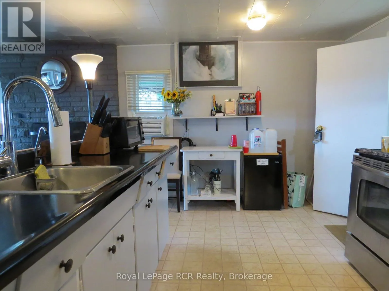 9 LAKESHORE BOULEVARD S