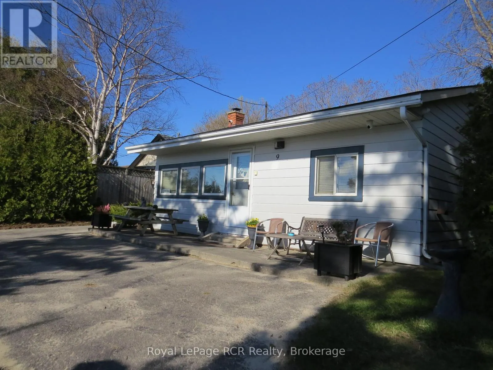 9 LAKESHORE BOULEVARD S