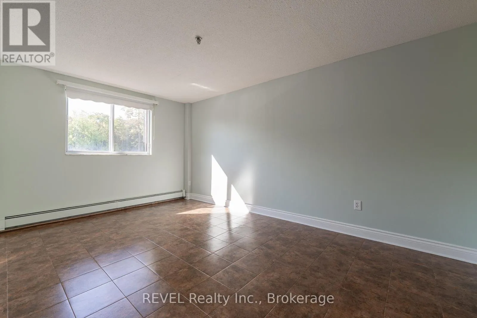 206 - 3955 PORTAGE ROAD, #206