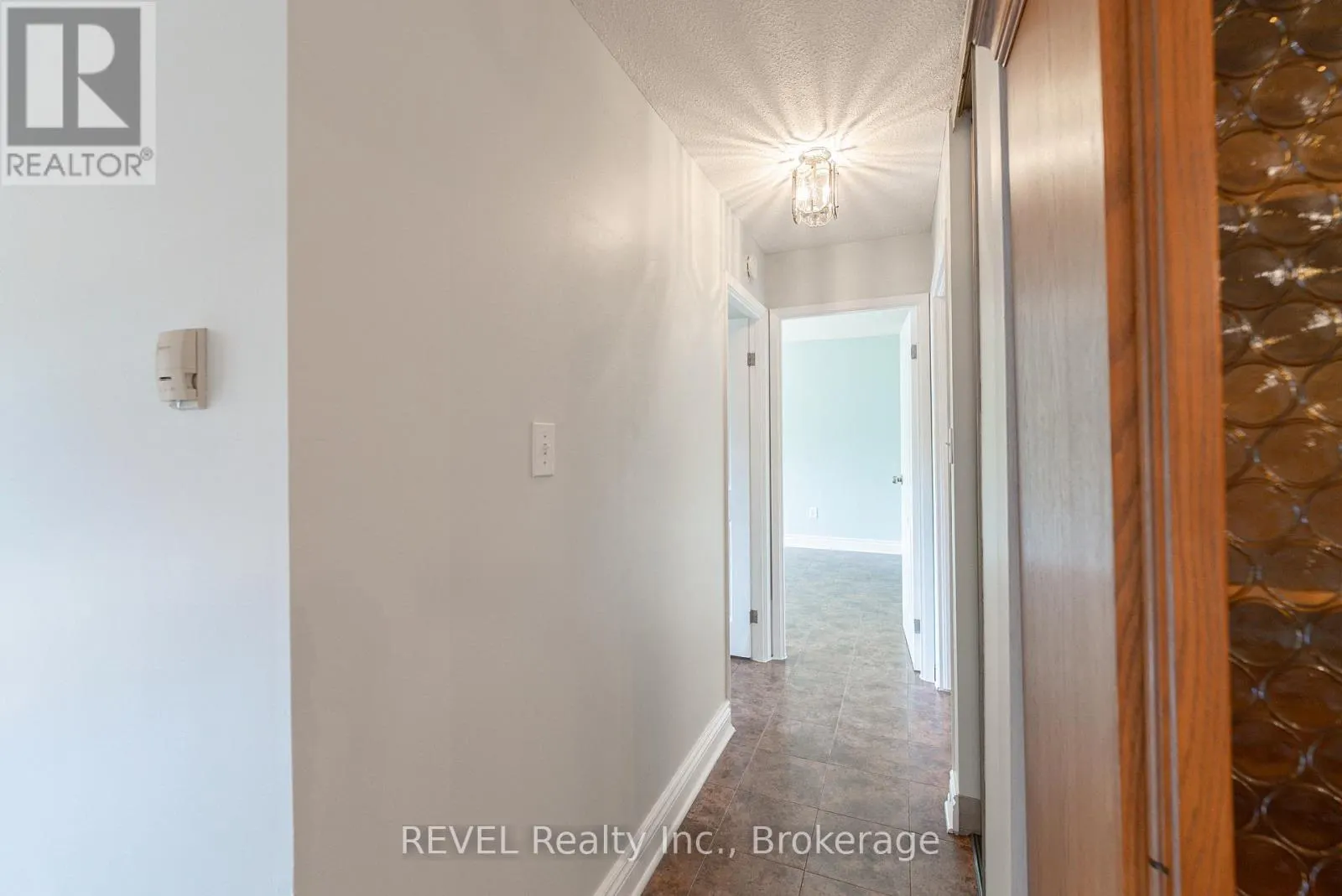 206 - 3955 PORTAGE ROAD, #206