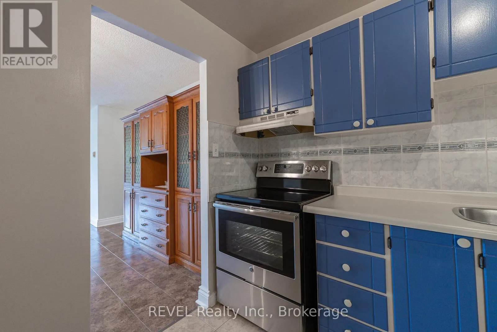 206 - 3955 PORTAGE ROAD, #206