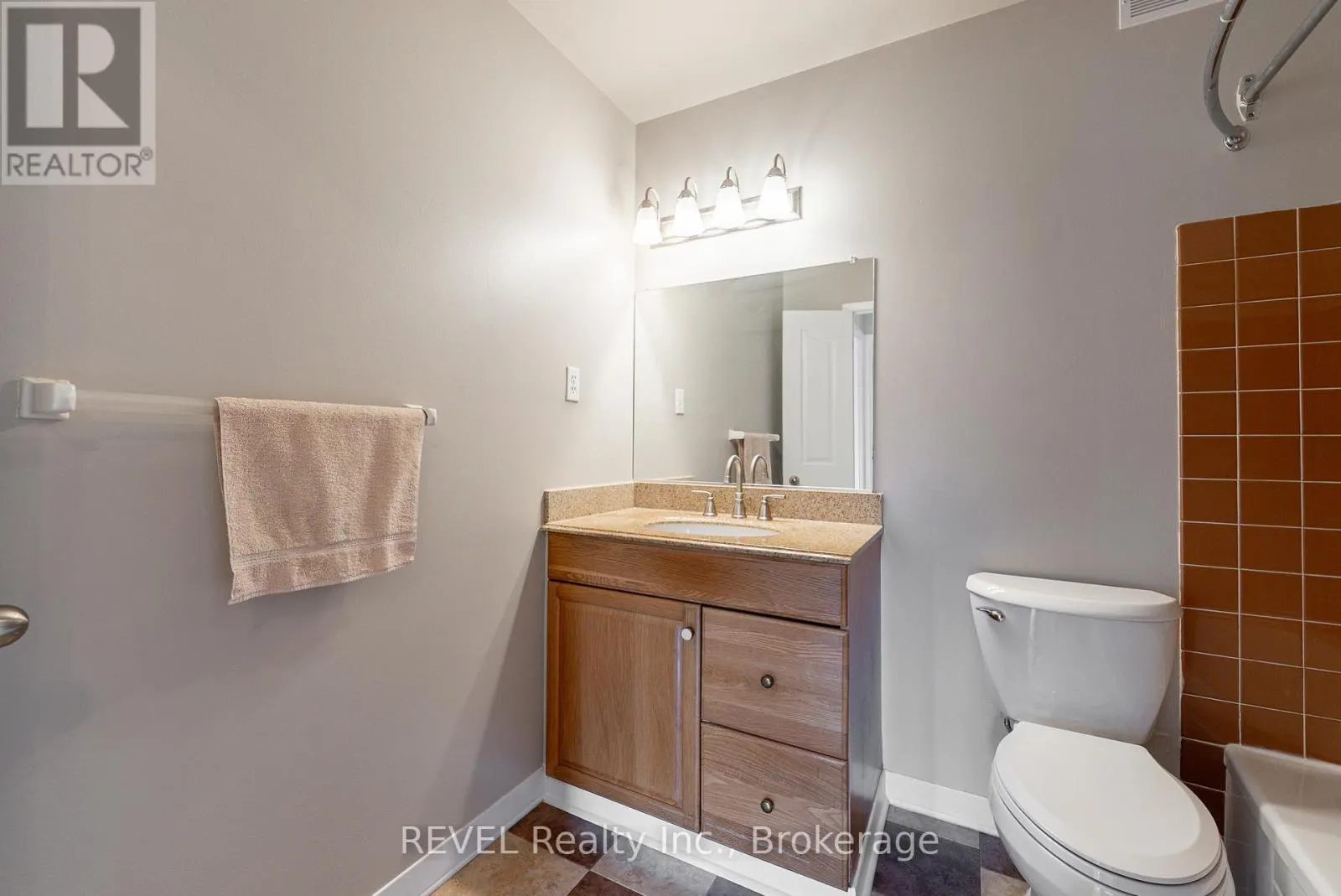 206 - 3955 PORTAGE ROAD, #206